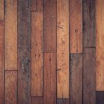 En quoi consiste la rénovation d’un parquet en bois massif?